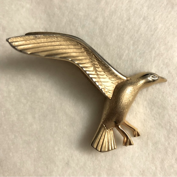Signed Giovanni Vintage Gold Tone Brooch- Bird | Seagull - Picture 1 of 4